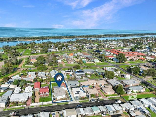 Flat for sale in Lakes Entrance, Victoria
