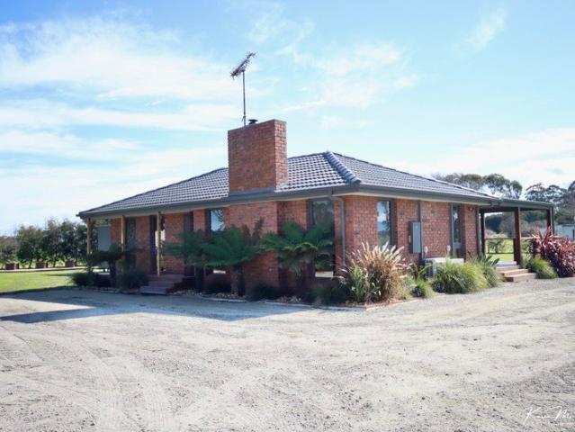Cottage for sale in Camerons Creek, Victoria