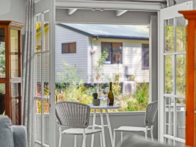 Cottage for sale in Tamborine, Queensland