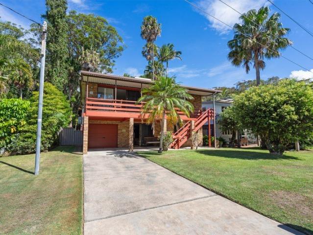 House for sale in Elizabeth Beach, New South Wales
