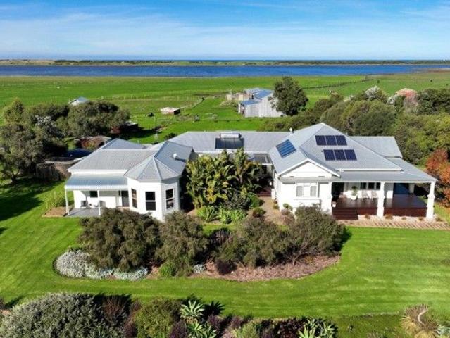 House for sale in Rosebrook, Victoria
