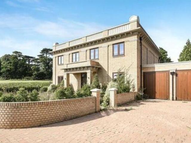 House for sale in Little Stanmore, Greater London
