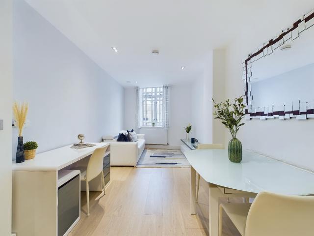 Apartment for rent in Fitzrovia, Greater London