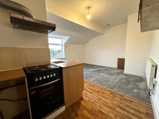 Studio for rent in The Cronehills, West Bromwich
