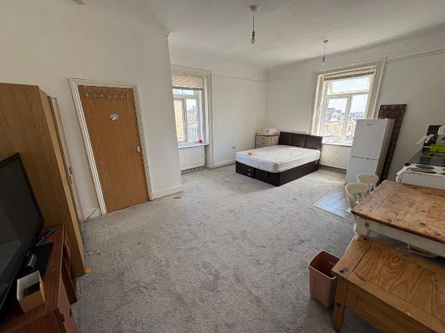 Studio for rent in Allerton, West Yorkshire