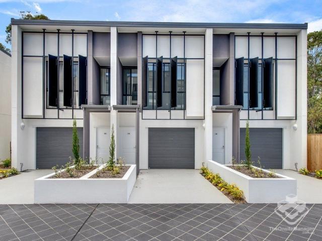 Townhouse for rent in Arana Hills, Greater Brisbane