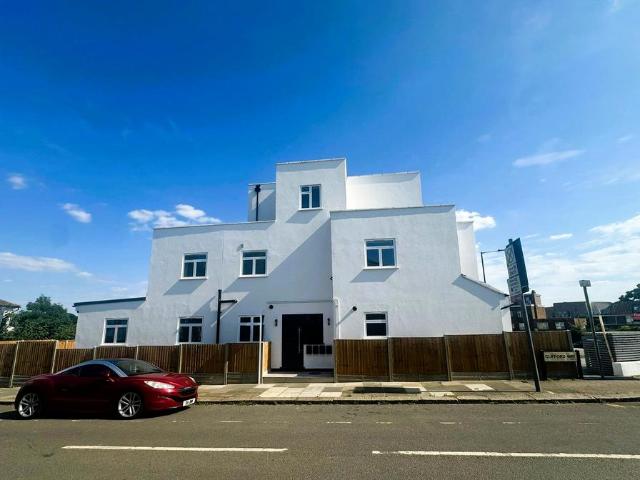 Apartment for rent in Dollis Hill, Greater London