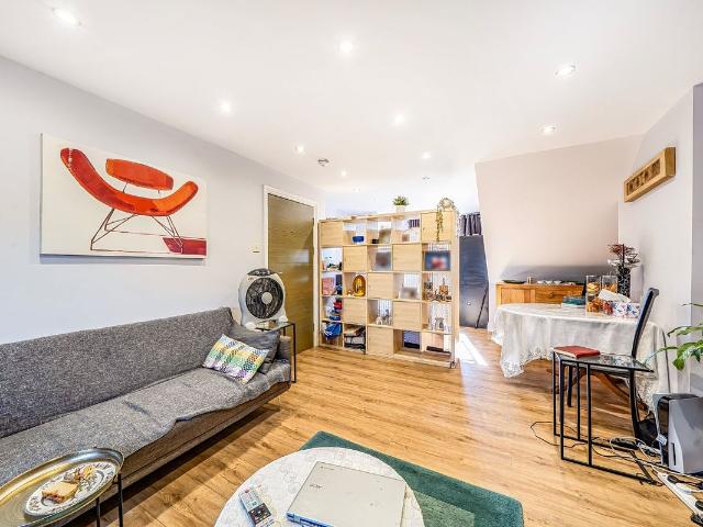 Apartment for rent in Dudden Hill, Greater London