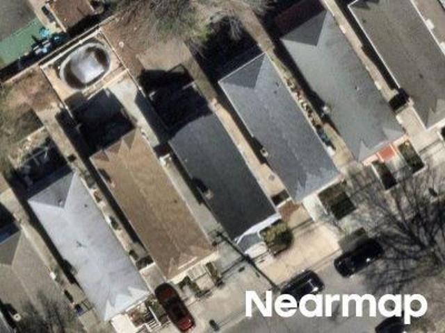 House for sale in The Bronx, Arverne