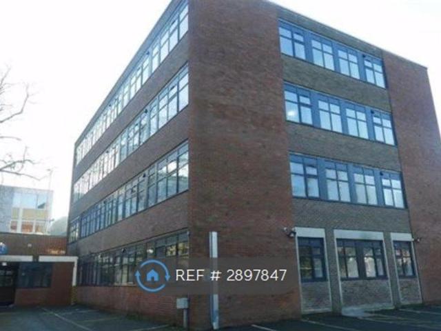 Apartment for rent in Dixons Green, West Midlands
