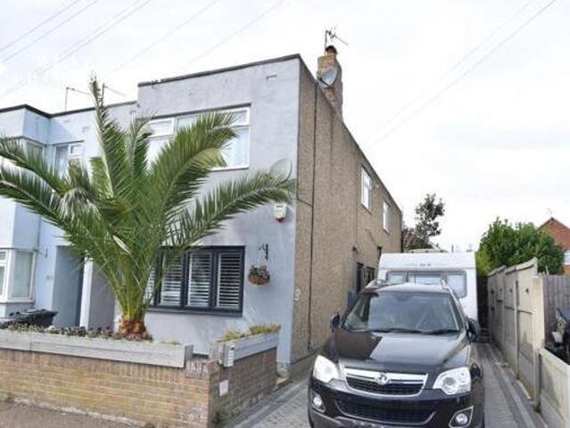House for sale in Dale Hill, Essex