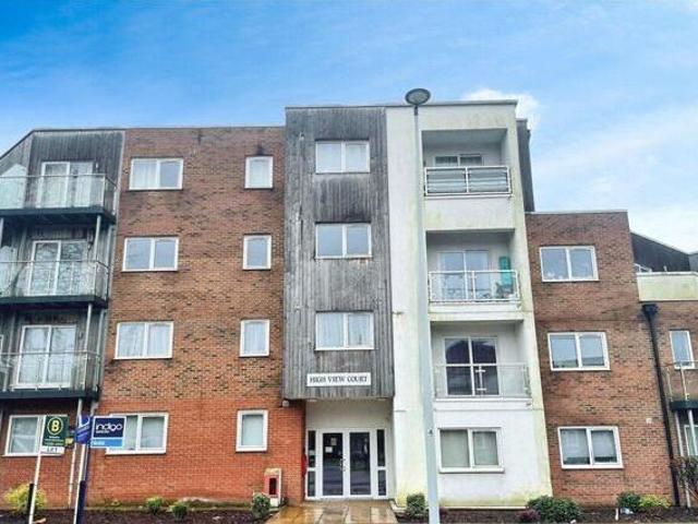 House for sale in Luton