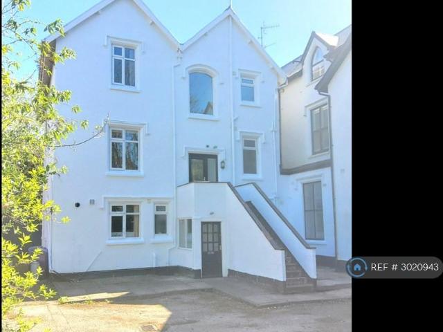 Apartment for rent in Allerton, Calderstones