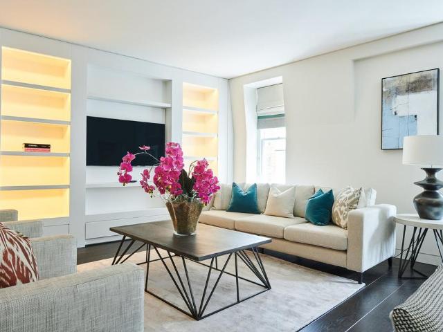 Apartment for rent in Mayfair, Greater London