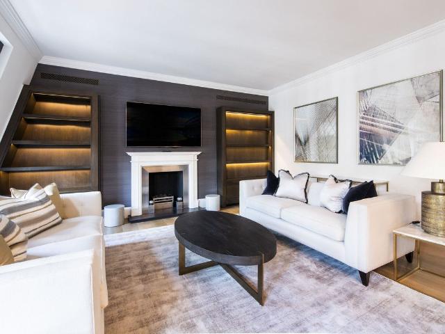 Apartment for rent in Mayfair, Greater London