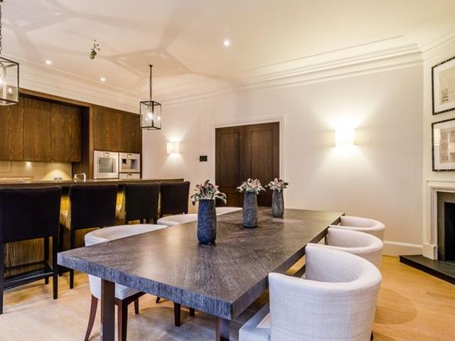 Apartment for rent in Mayfair, Greater London