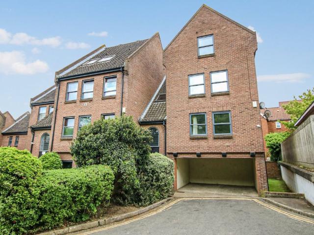 Apartment for rent in Heigham Grove, East Bank