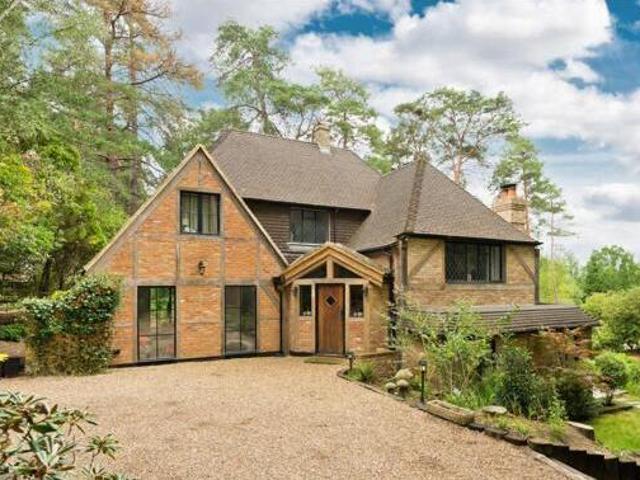 House for sale in Heol-las, Surrey