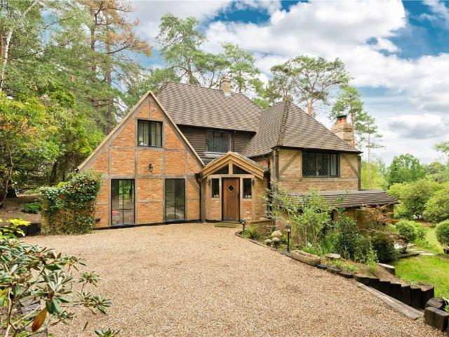 House for rent in Heol-las, Surrey