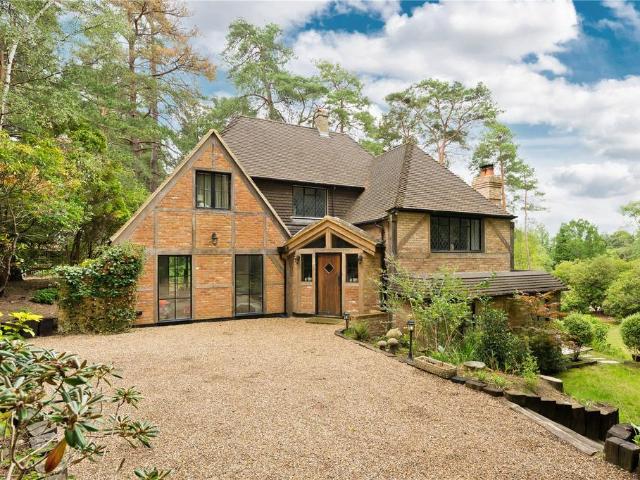 House for rent in Heol-las, Surrey