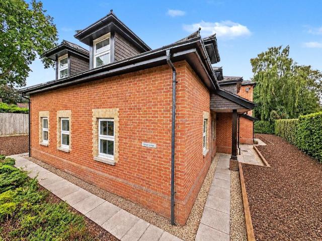Apartment for rent in Buckler's Park, Crowthorne
