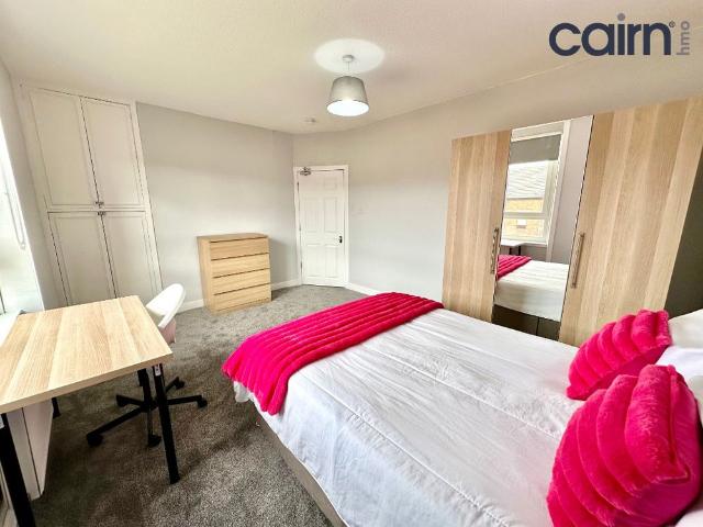 Apartment for rent in Scotstounhill, Scotstoun