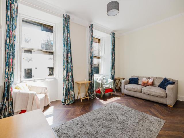 Apartment for rent in Canongate, Old Town
