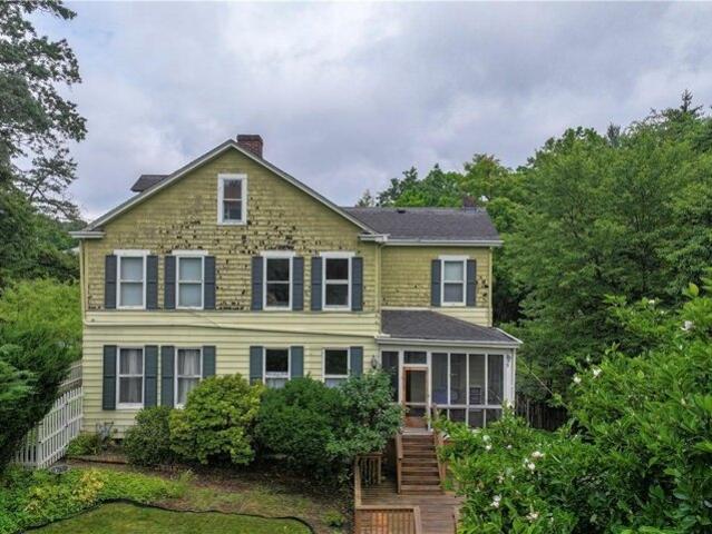 House for sale in Allison Park
