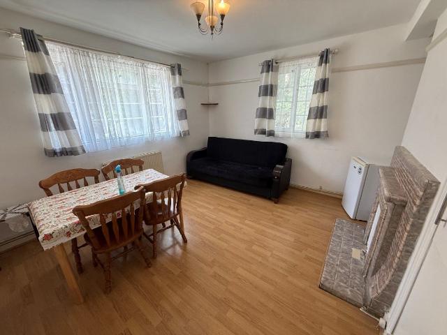 Apartment for rent in Winchmore Hill, Greater London