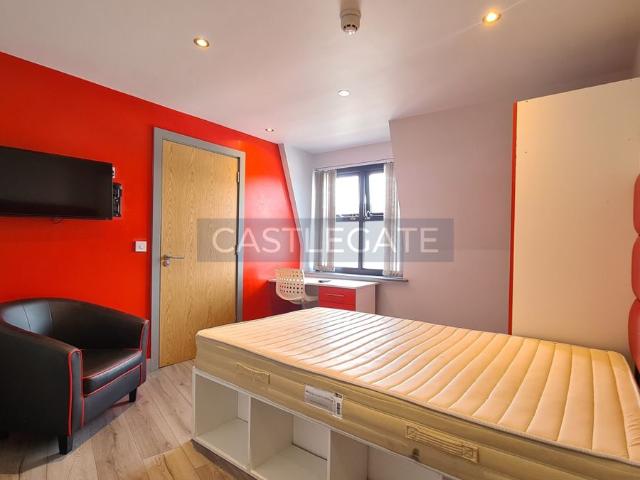 Room for rent in Highfields, Huddersfield