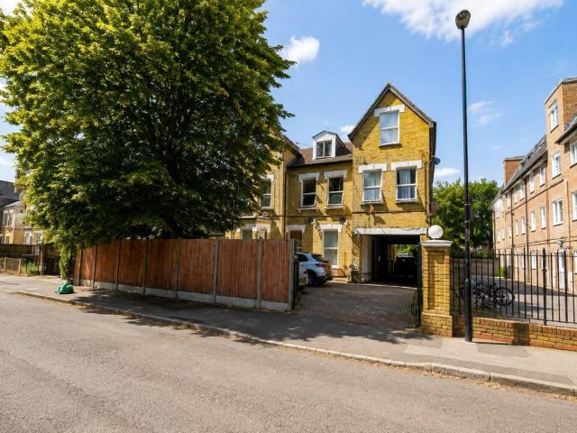 Apartment for rent in London Borough of Croydon, Thornton Heath