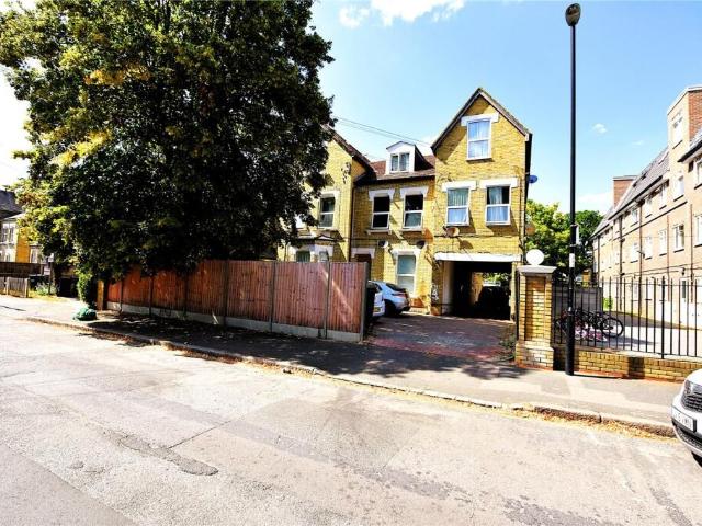 Apartment for rent in London Borough of Croydon, Thornton Heath