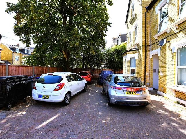 Apartment for rent in London Borough of Croydon, Thornton Heath