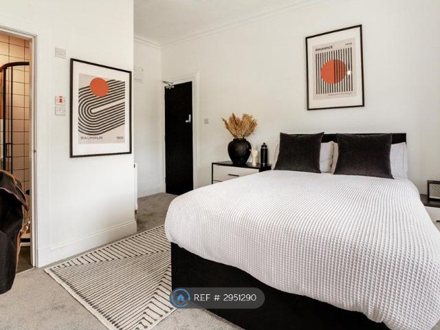 Room for rent in Moneydie, Scotland