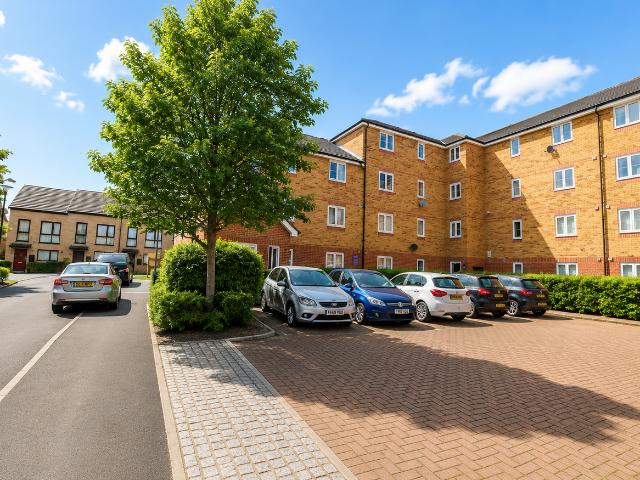 Studio for rent in Monks Orchard, Kent