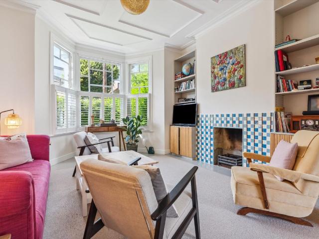 House for rent in Brondesbury, Greater London