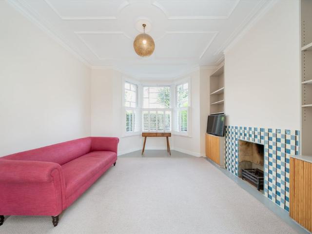 House for rent in Brondesbury Park, Greater London