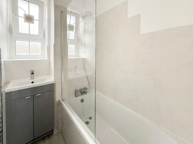Apartment for rent in Walworth, Greater London