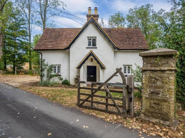 House for rent in Fole, Surrey