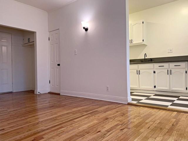 Apartment for rent in Canoga Park, California