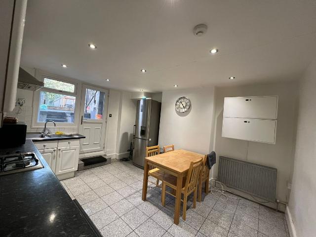 Apartment for rent in Stamford Hill, Greater London