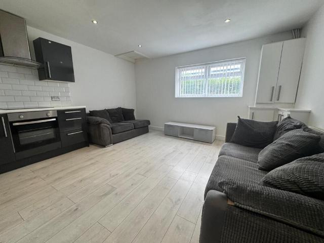 Apartment for rent in Clayhall, Greater London