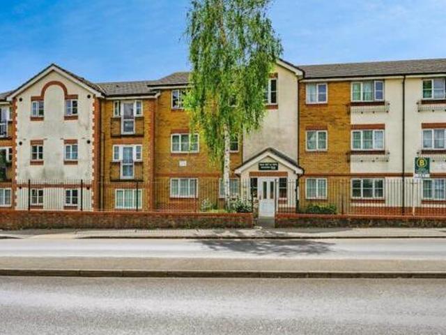 House for sale in Luton