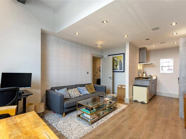 Apartment for rent in North Sheen, Greater London