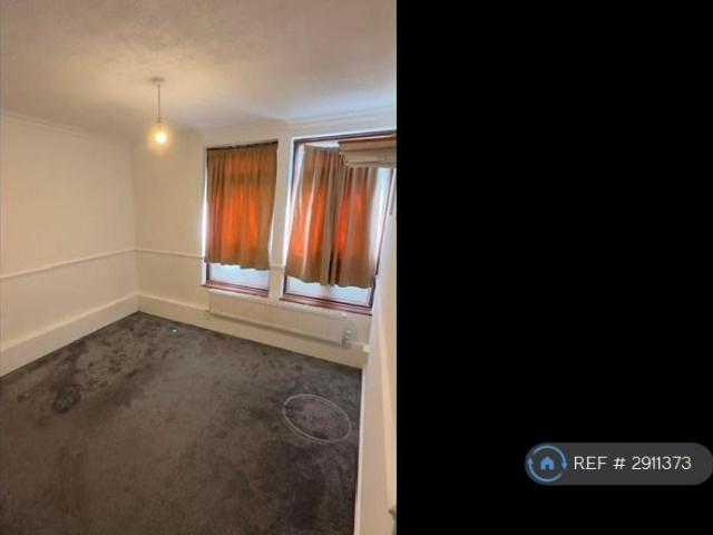 Apartment for rent in Collier Row, Greater London