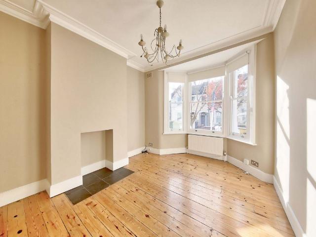 Apartment for rent in Earlsfield, Greater London