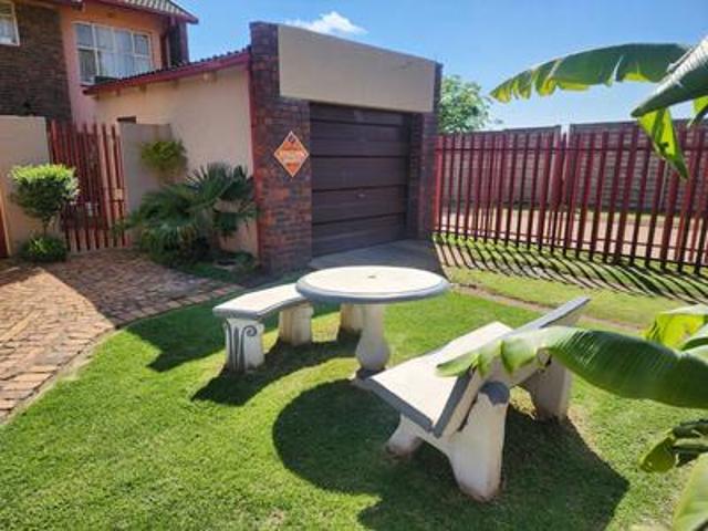 Apartment for sale in Springs, City of Ekurhuleni Metropolitan Municipality
