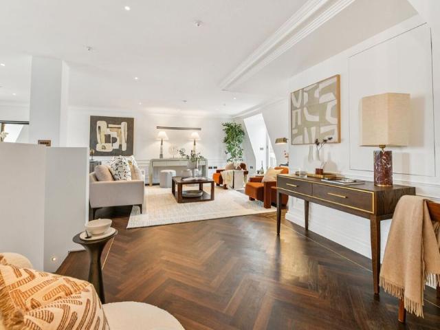 Apartment for rent in Mayfair, Greater London