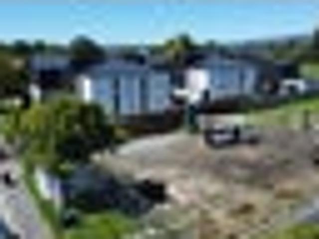 Townhouse for sale in Chaslands, Canterbury