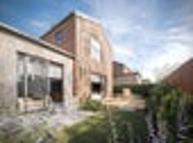Townhouse for sale in Chaslands, Canterbury